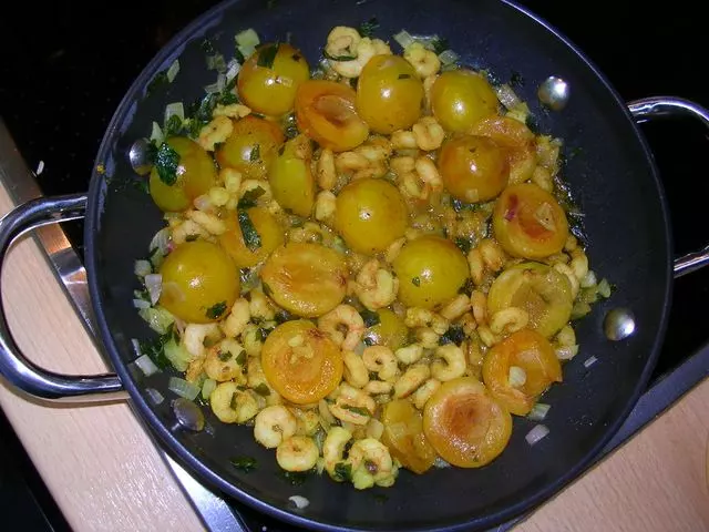 Curry-Shrimps mit Mirabellen